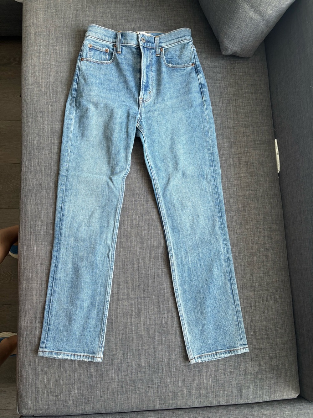 Abercrombie & Fitch Light Blue Cropped Ankle Jeans